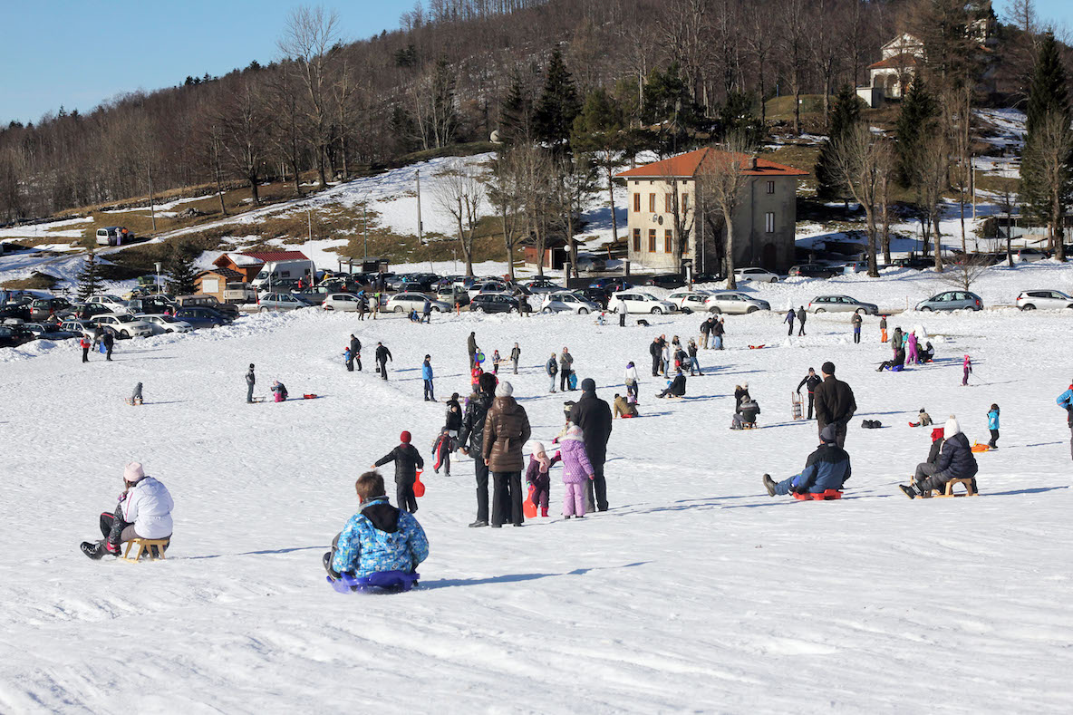 Immagine per Loqua si tinge di bianco, primo weekend di neve: aperto lo skilift